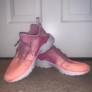 LIKE NEW Nike Ombrè Huaraches